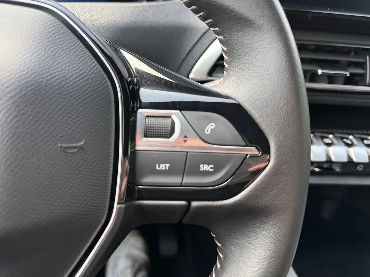 Peugeot 3008 1.2 PureTech 130 Allure Pack KeyLess LED LM — Galerie du véhicule 19