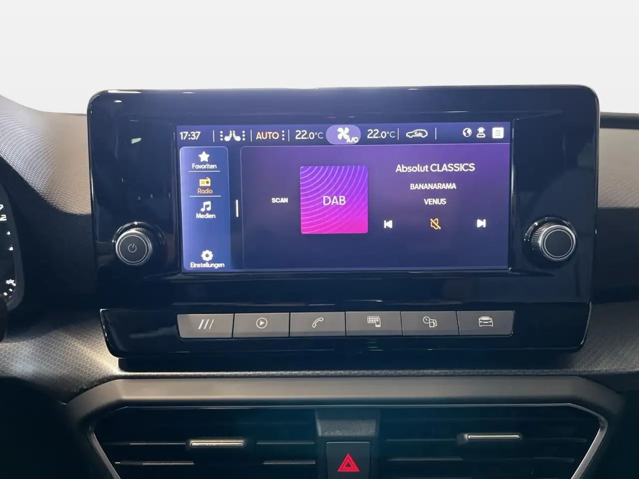SEAT Leon 1.0 TSI Style — معرض صور السيارة 15