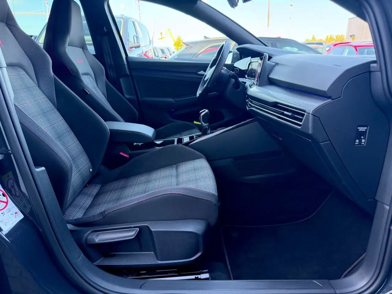 Volkswagen Golf 8 Lim. GTI /NAVI/LED/PDC/SCHALTER/1.HAND/ — معرض صور السيارة 13