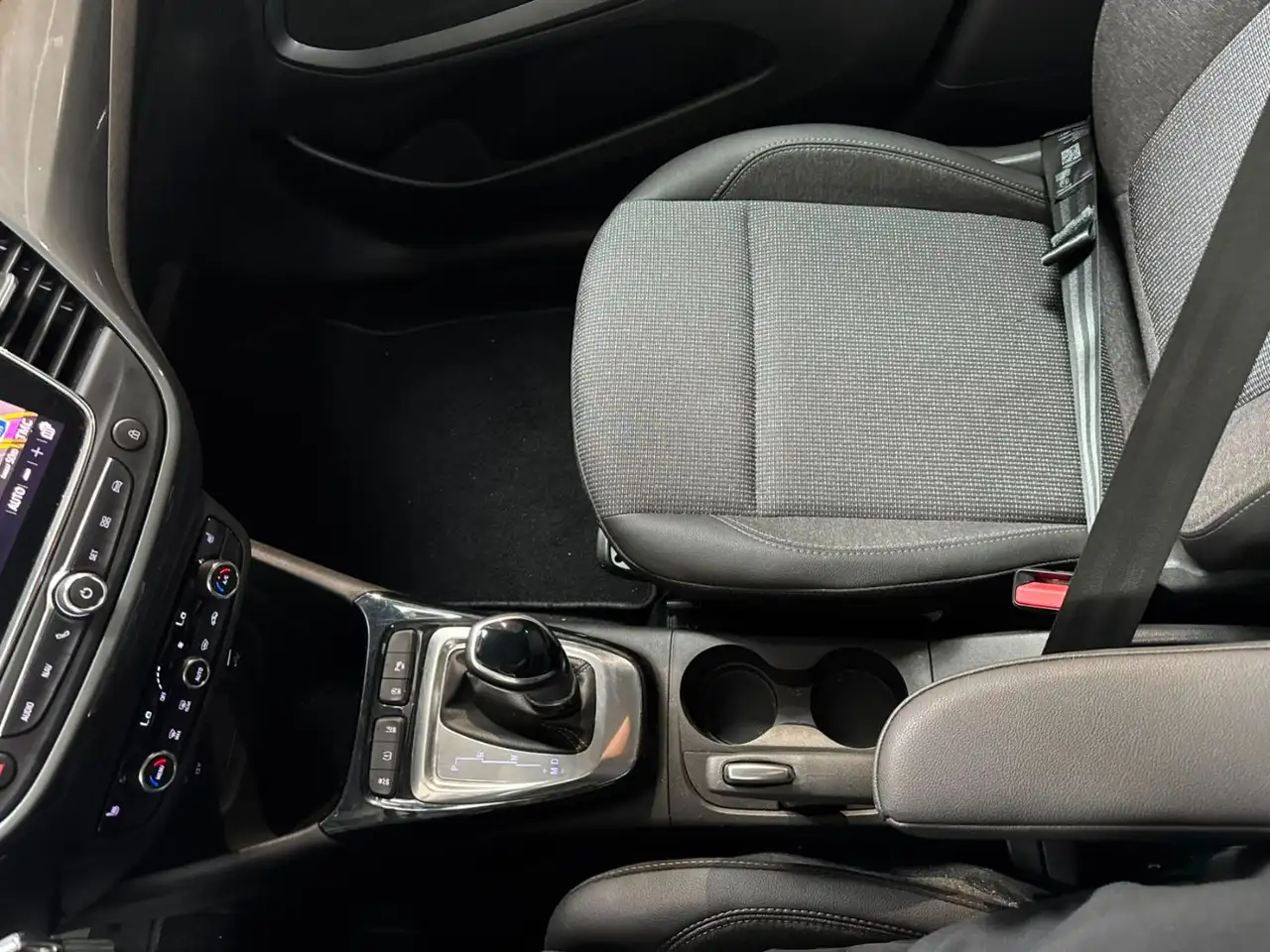 Opel Crossland 1.2 Turbo Enjoy LED+Navi+SHZ+2xKlima — Galería del vehículo 25
