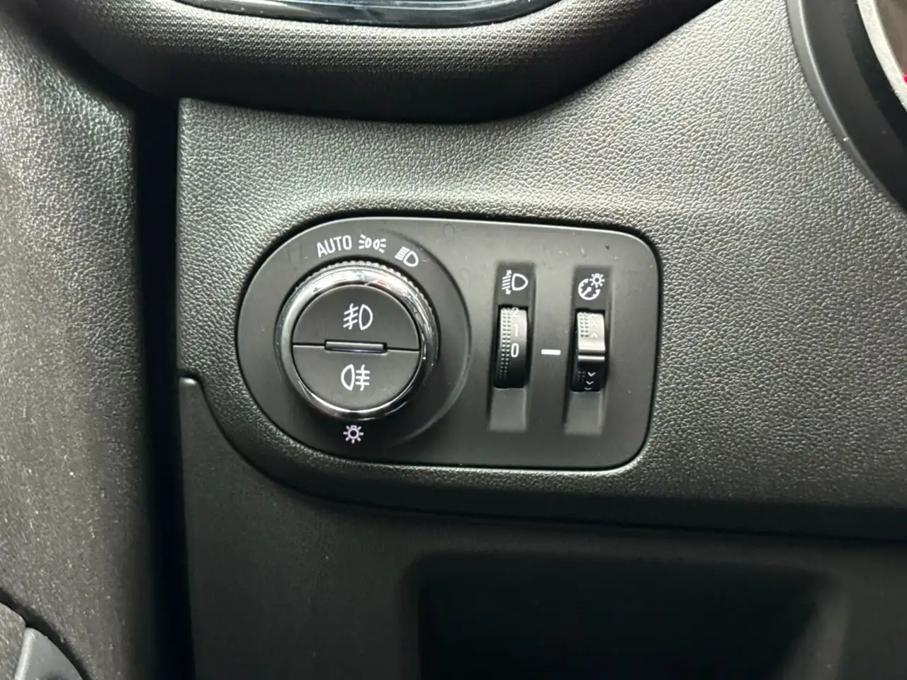 Opel Crossland 1.2 Turbo Enjoy LED+Navi+SHZ+2xKlima — Galería del vehículo 28