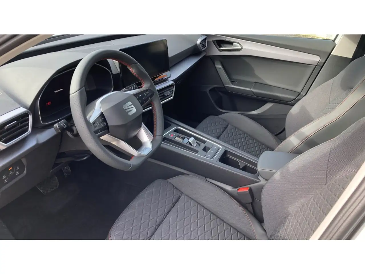 SEAT Leon SPORTSTOURER 1.5 eTSI DSG FR KAMERA+SHZ+ACC — معرض صور السيارة 9