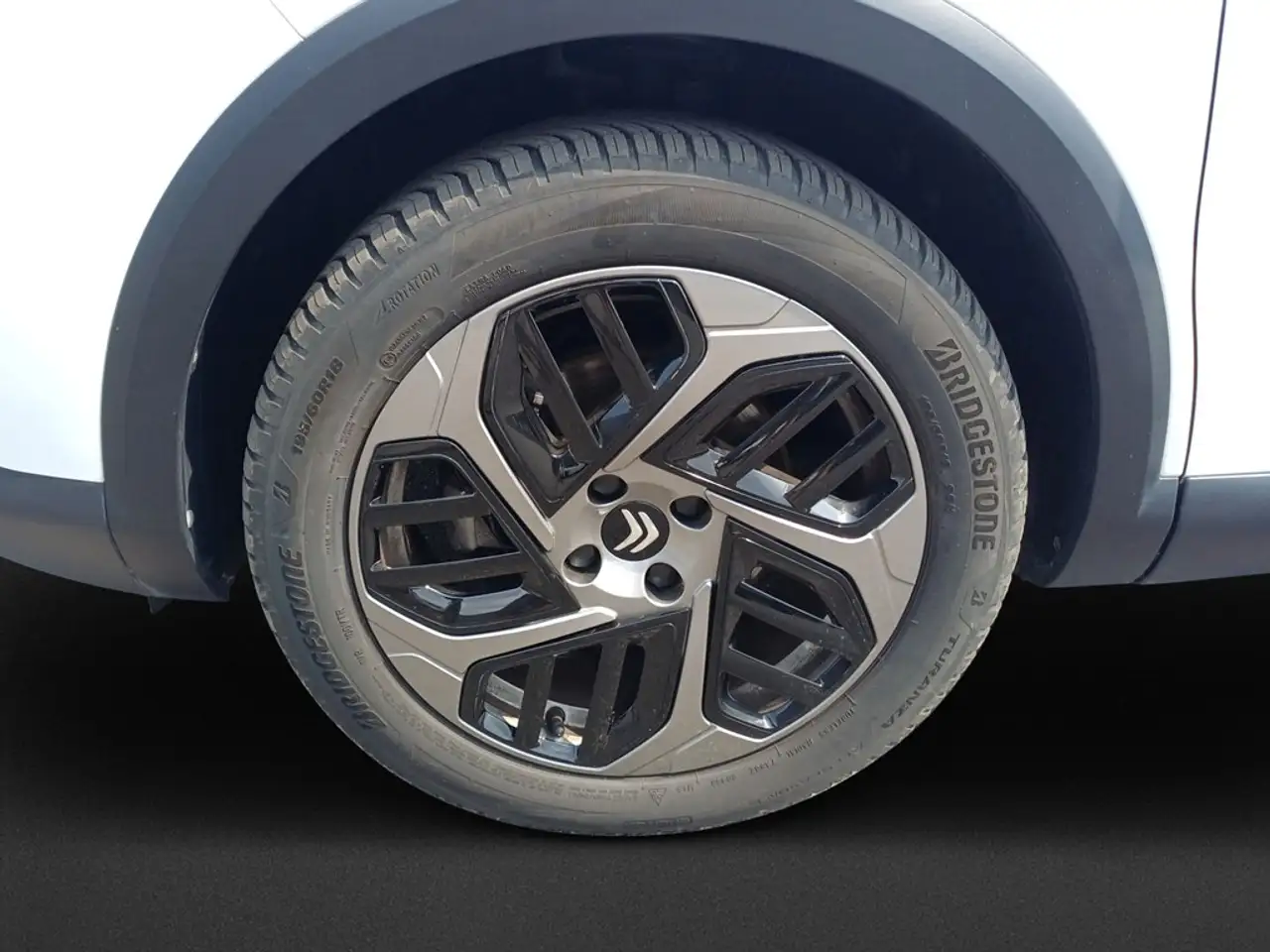 Citroen C4 PureTech 130 S&S Feel Pack — معرض صور السيارة 8
