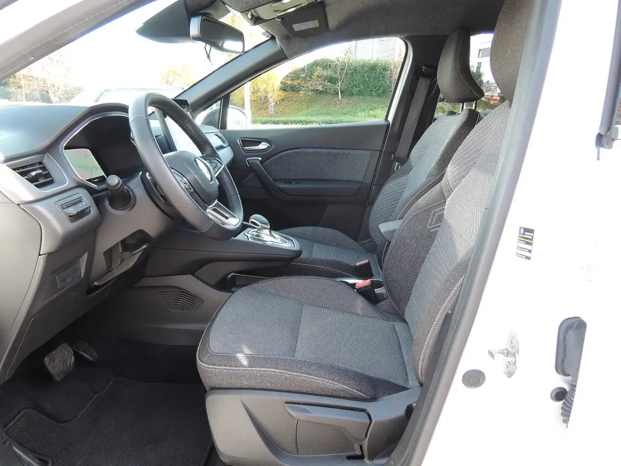 Renault Captur TCe 160 EDC Techno GJR,Winterpaket,Kamera — Vehicle gallery 13