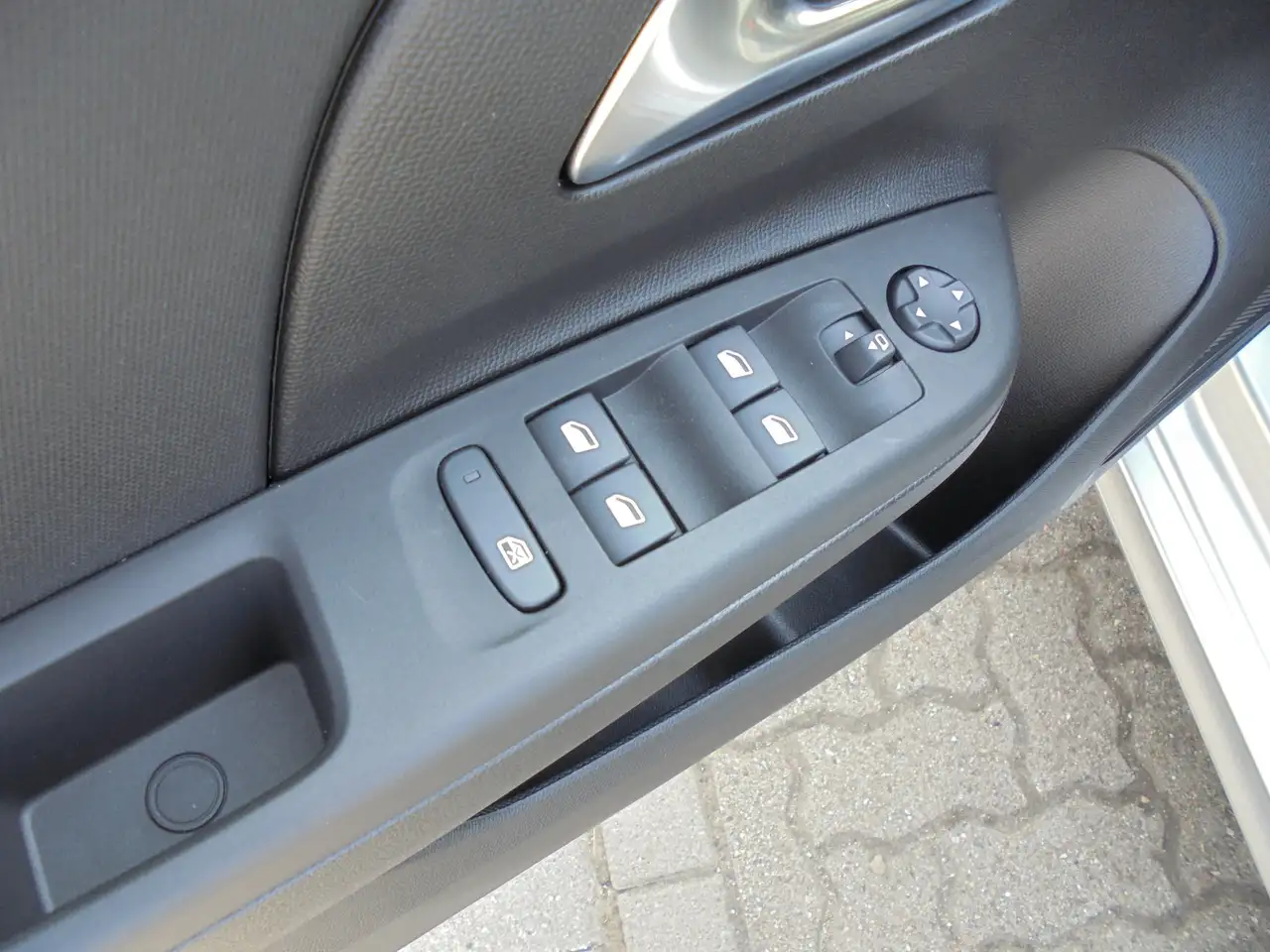 Opel Corsa 1.2 Edition Tech-Paket/Comfort-Paket/Metallic — Galería del vehículo 15