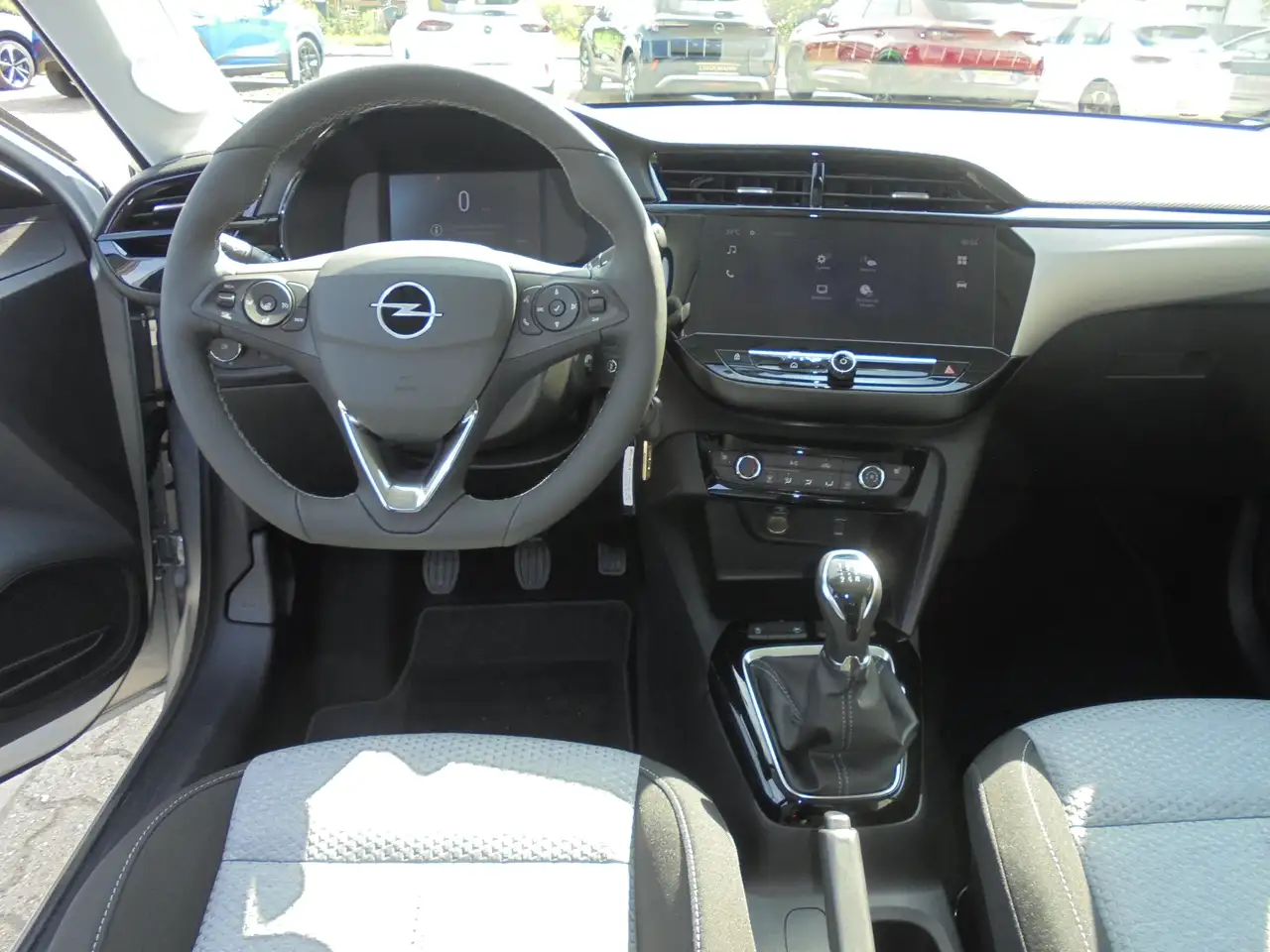 Opel Corsa 1.2 Edition Tech-Paket/Comfort-Paket/Metallic — Galería del vehículo 14