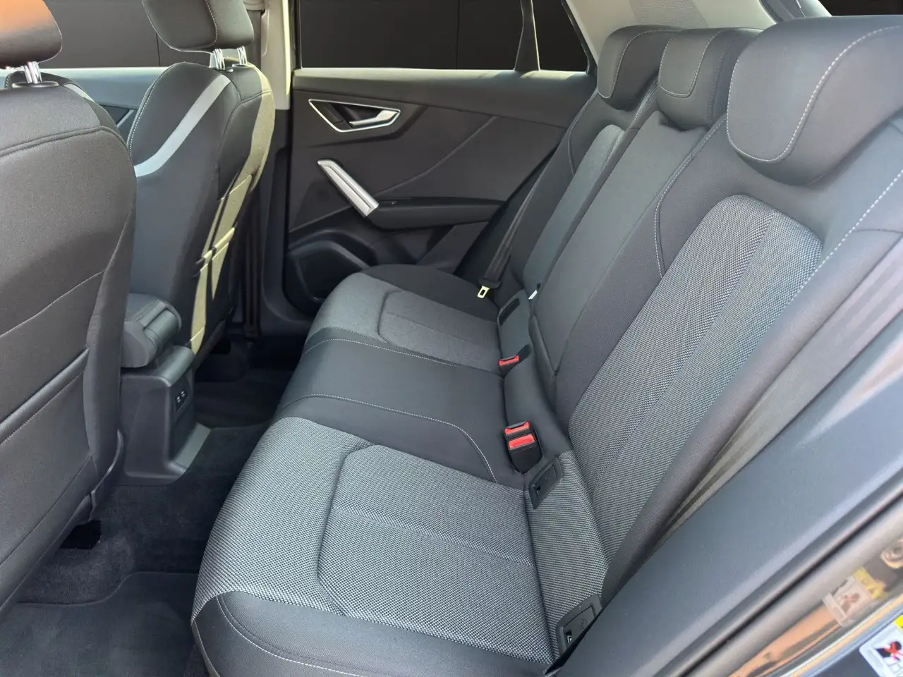 Audi Q2 30 TFSI LED+SOUND+SMARTPHONE+VIRTUAL — Galerie du véhicule 11