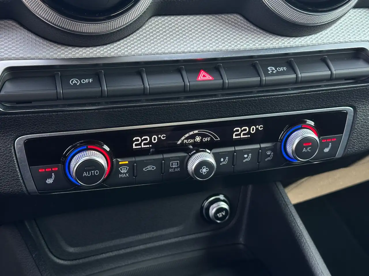 Audi Q2 30 TFSI LED+SOUND+SMARTPHONE+VIRTUAL — Galerie du véhicule 15
