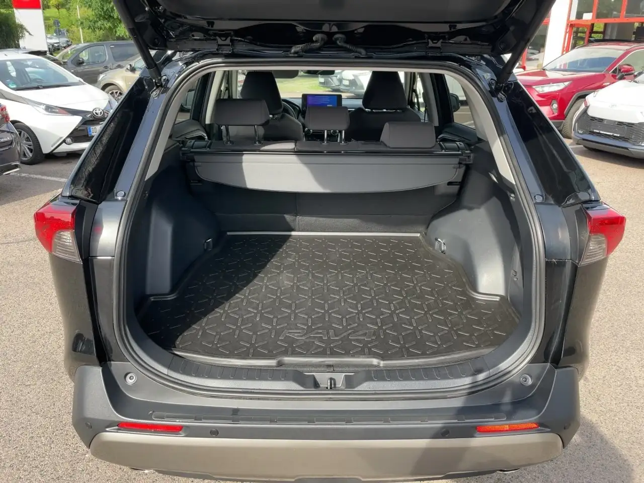 Toyota RAV4 RAV4 2.5 Hybrid Team Deutschland StandHeizung — معرض صور السيارة 9