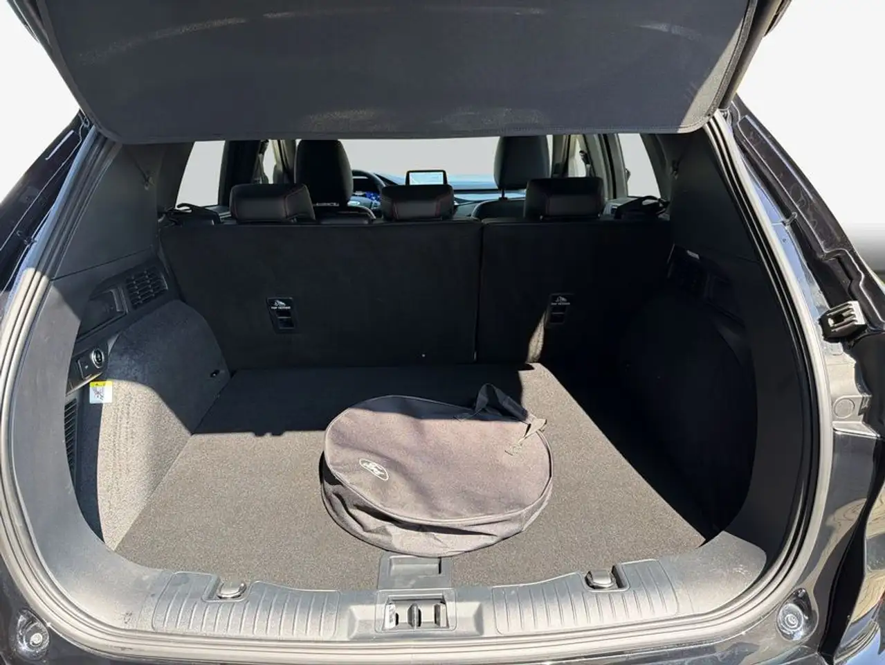 Ford Kuga 2.5 Duratec Plug-in-Hybrid PHEV ST-Line X — معرض صور السيارة 9