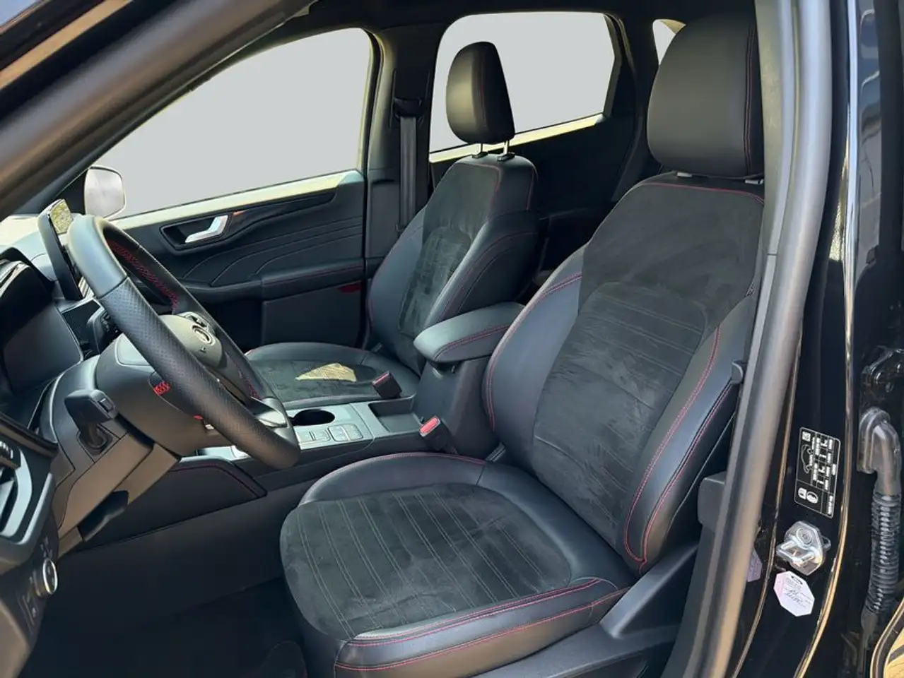 Ford Kuga 2.5 Duratec Plug-in-Hybrid PHEV ST-Line X — معرض صور السيارة 11