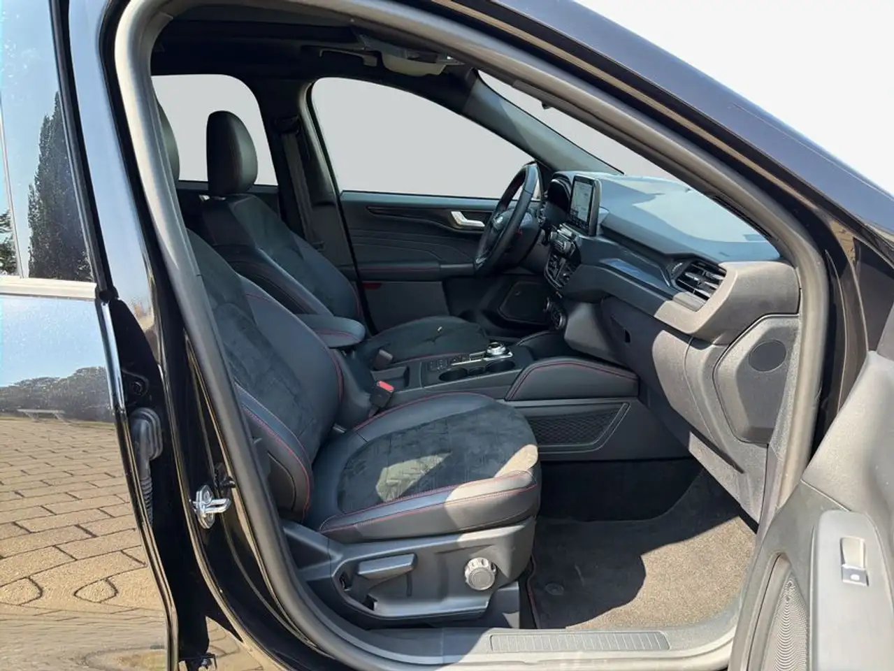 Ford Kuga 2.5 Duratec Plug-in-Hybrid PHEV ST-Line X — معرض صور السيارة 13
