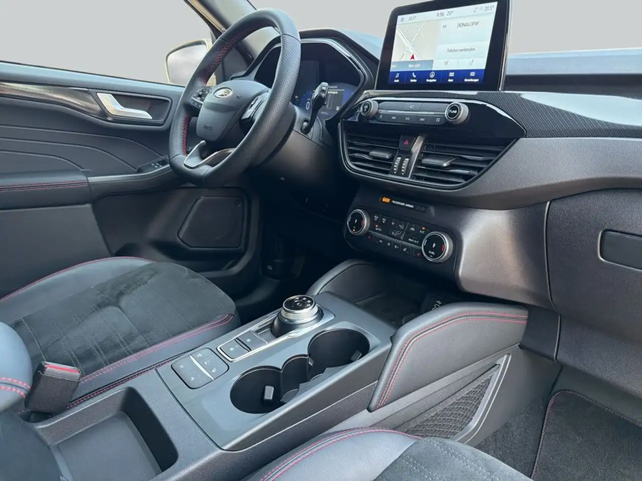 Ford Kuga 2.5 Duratec Plug-in-Hybrid PHEV ST-Line X — معرض صور السيارة 16