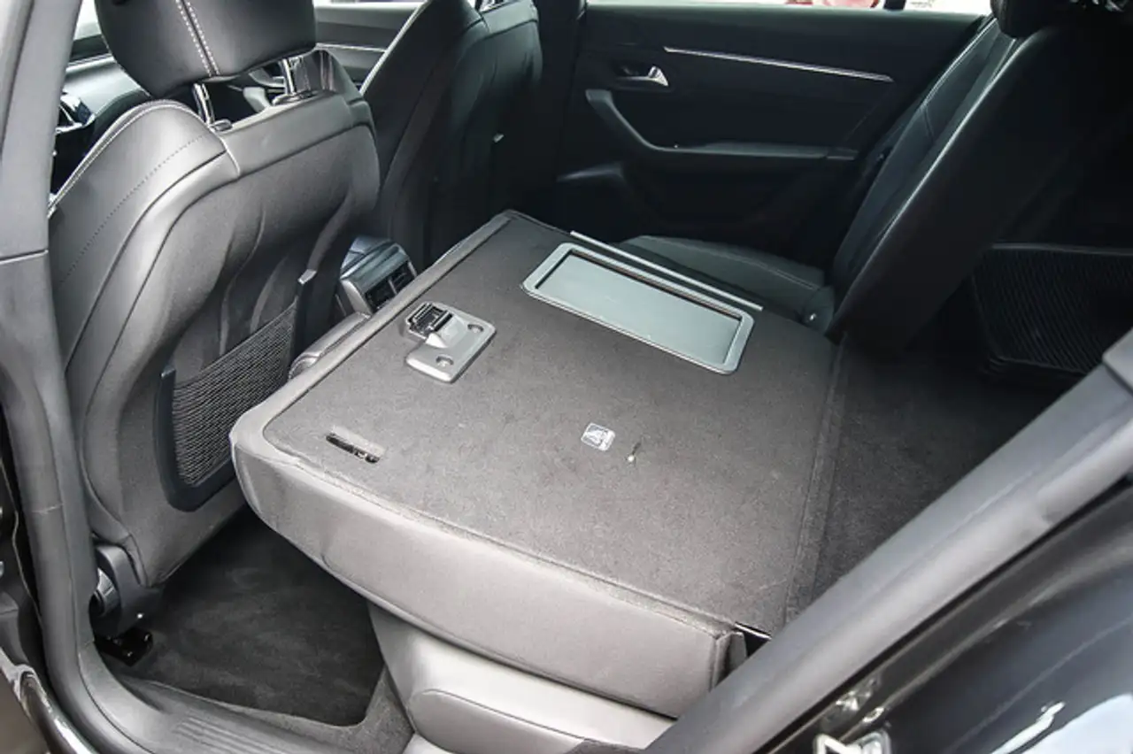 Peugeot 508 SW Hybrid 225 Allure ANHÄNGERKUPPLNG LED ACC — Vehicle gallery 23