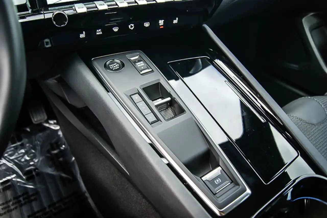 Peugeot 508 SW Hybrid 225 Allure ANHÄNGERKUPPLNG LED ACC — Vehicle gallery 12