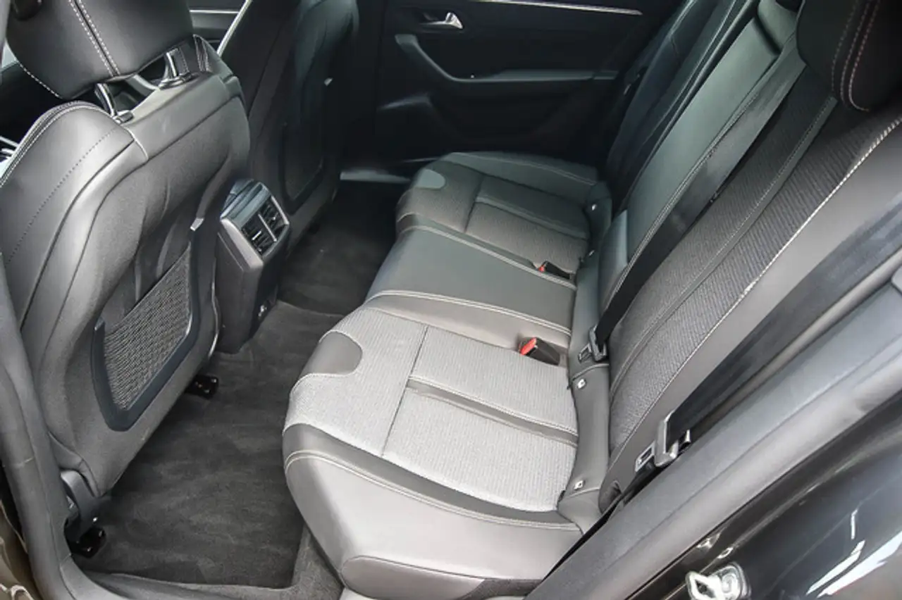 Peugeot 508 SW Hybrid 225 Allure ANHÄNGERKUPPLNG LED ACC — Vehicle gallery 19