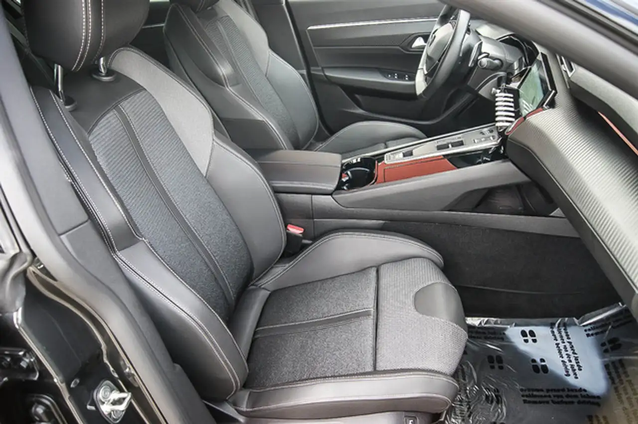Peugeot 508 SW Hybrid 225 Allure ANHÄNGERKUPPLNG LED ACC — Vehicle gallery 18