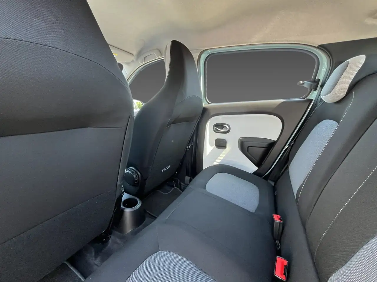 Renault Twingo 1,0 SC 65 EQUILBRE Start Stop — Galerie du véhicule 11