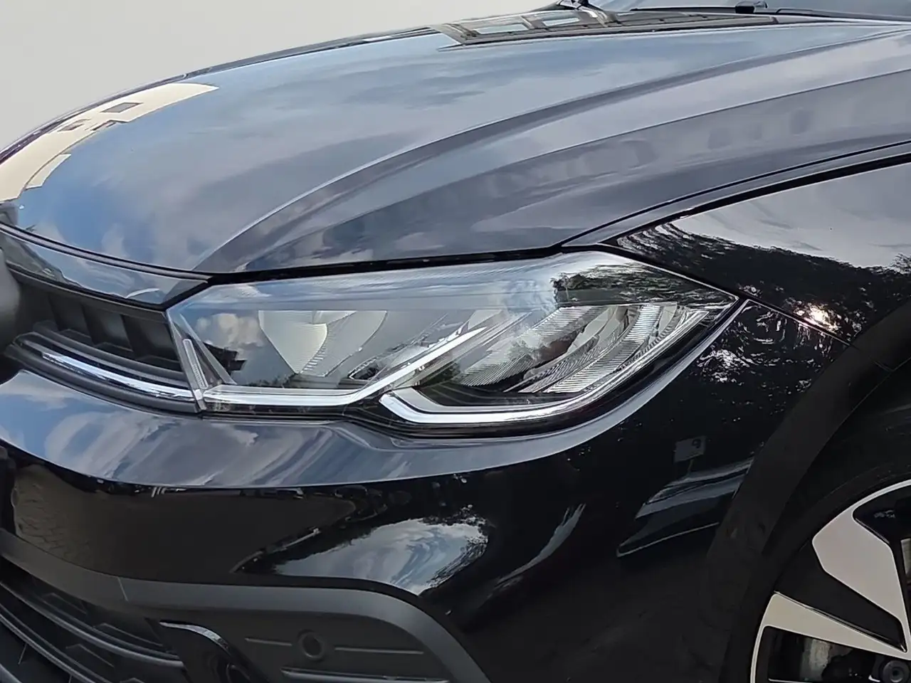 Volkswagen Polo MOVE TSI DSG LED+NAVI-APP+SITZHZG+AC-AUTOM+15 ALU! — معرض صور السيارة 6