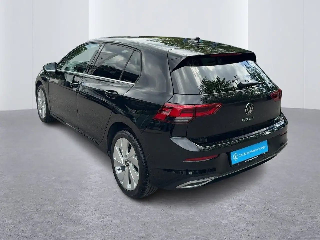 Volkswagen Golf VIII 1.5 eTSI Style DSG AppConnect Navi — Vehicle gallery 3