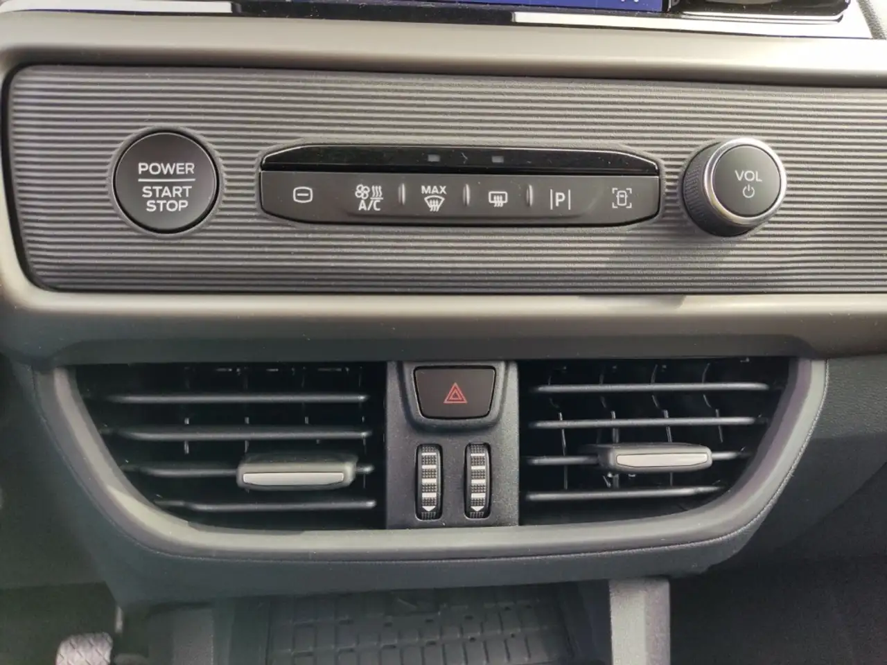Ford Tourneo Courier Titanium 1.0 EcoBoost EU6d Navi ACC Klimaautom DAB — Galería del vehículo 14