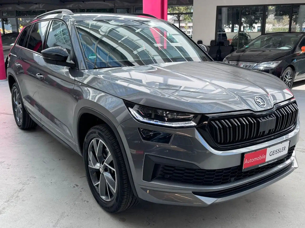 Skoda Kodiaq Sportline 7-SITZE+LED+AHK+KAMERA+MEMORY — معرض صور السيارة 6