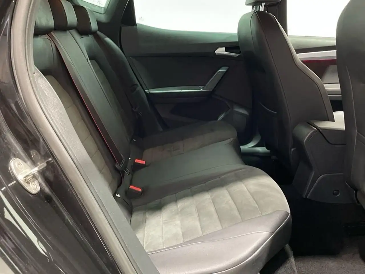 SEAT Arona 1.0 TSI S&S FR XM 115 — Vehicle gallery 6