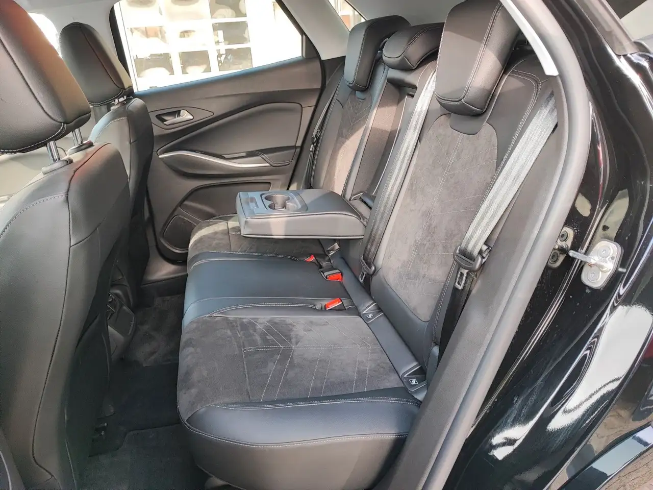 Opel Grandland X Grandland Ultimate AT +AHK+M-LED+360-Kamera+NAVI — معرض صور السيارة 20