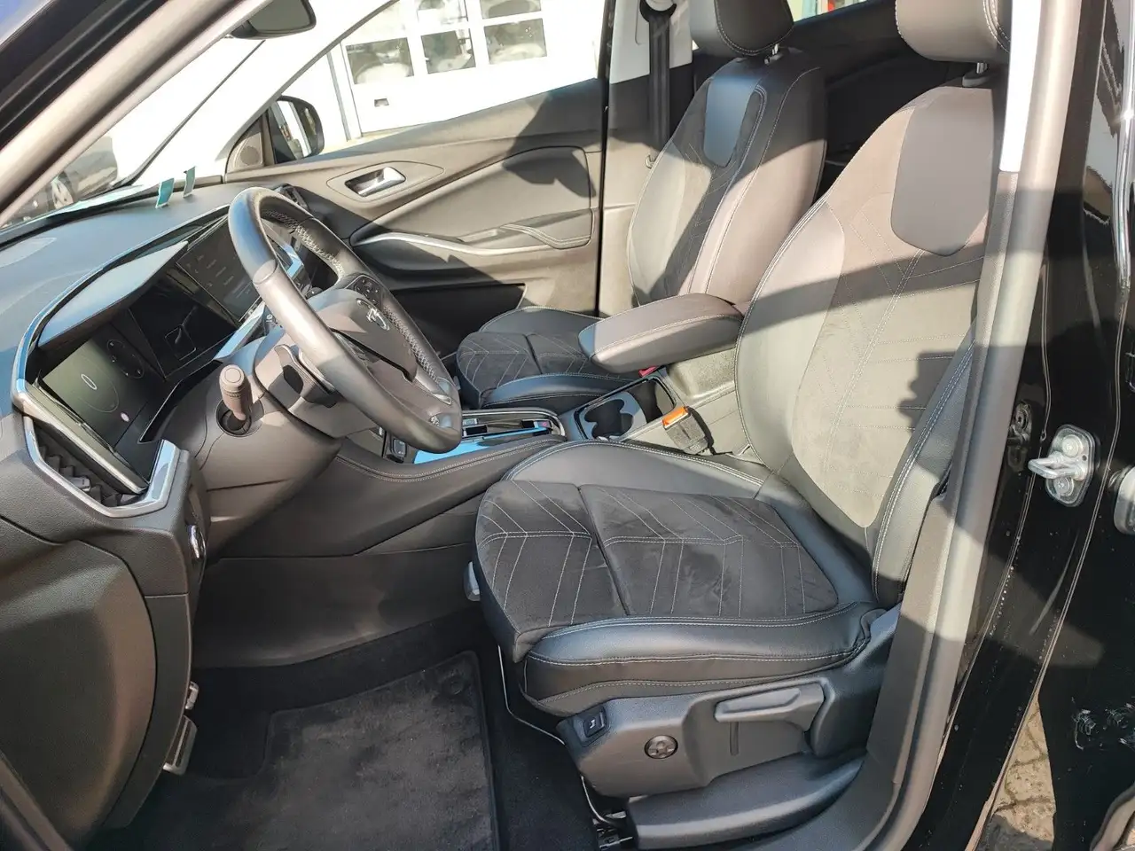 Opel Grandland X Grandland Ultimate AT +AHK+M-LED+360-Kamera+NAVI — معرض صور السيارة 6