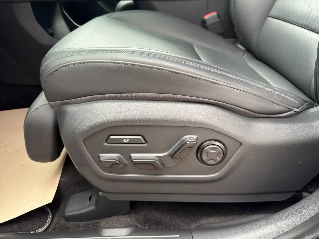 Hyundai SANTA FE 1.6 T-GDI PLUG IN HYBRID PHEV BLACKLINE 6-SITZER - 0,5% DIENSTWAGENBESTEUERUNG ! — Vehicle gallery 26