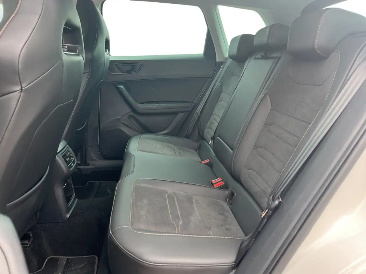 CUPRA Ateca 1.5 TSI ACT DSG VIRTUAL*NAVI*LED*TEMP*PARKLENK*... — Vehicle gallery 23