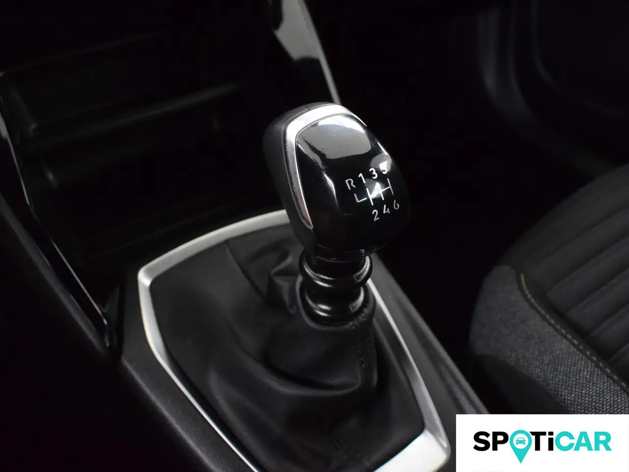 Peugeot 2008 1.2 PureTech S&S Active Pack 100 — معرض صور السيارة 14