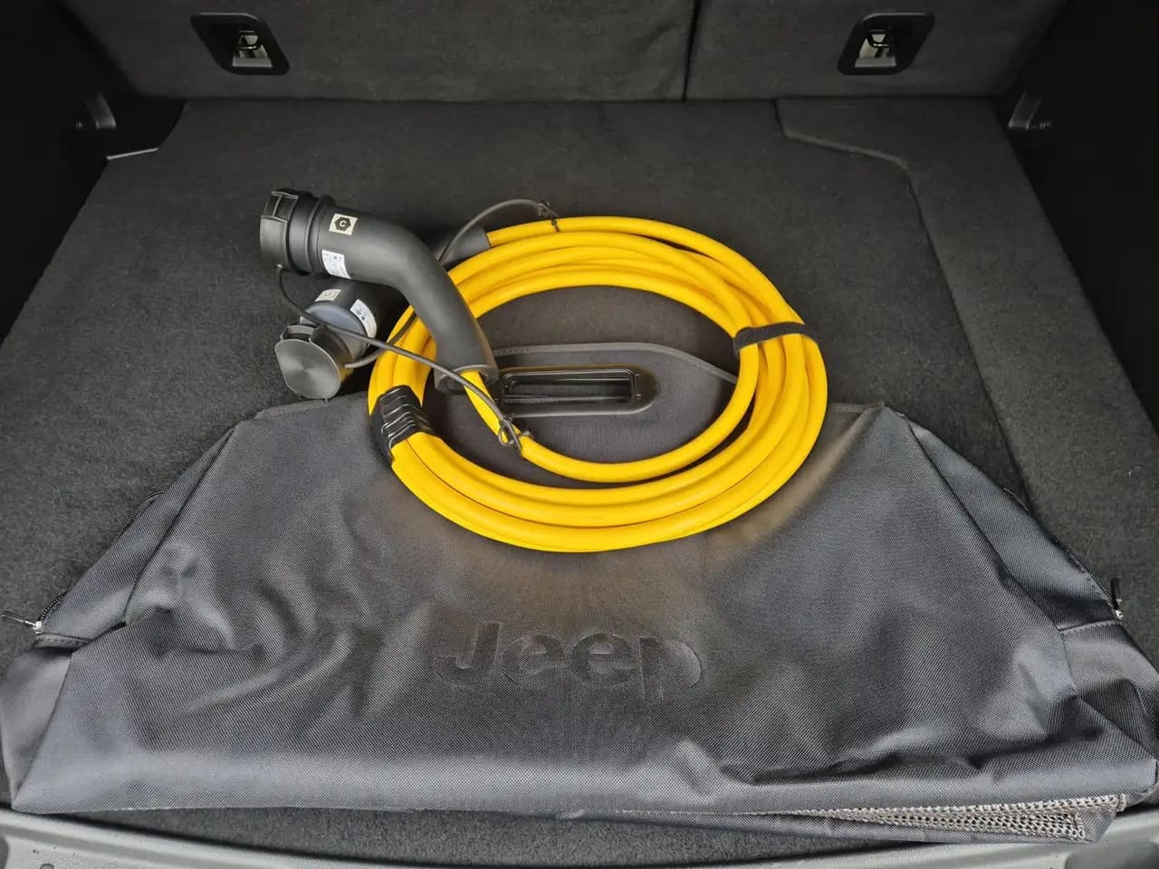 Jeep Compass Altitude — Galería del vehículo 16