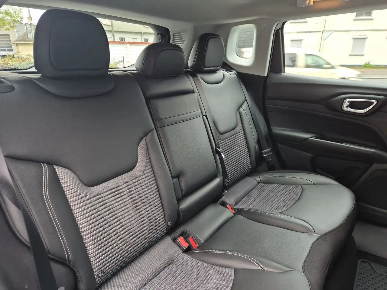 Jeep Compass Altitude — Galería del vehículo 7