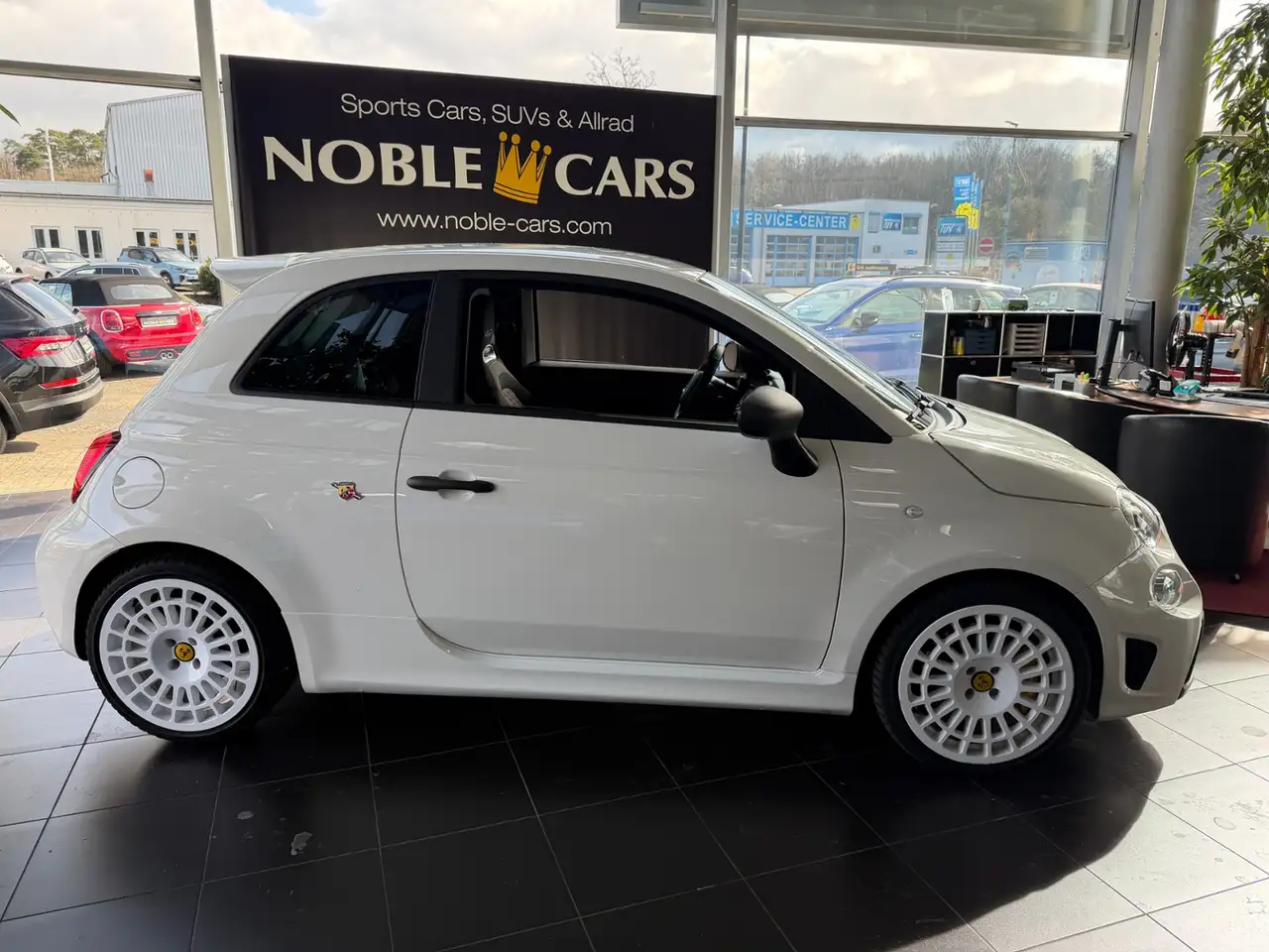 Abarth 695 1.4 T-Jet BEATS NAVI ALU — Vehicle gallery 7
