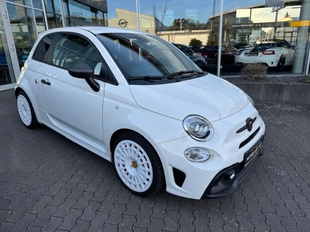 Abarth 695 1.4 T-Jet BEATS NAVI ALU — Vehicle gallery 23