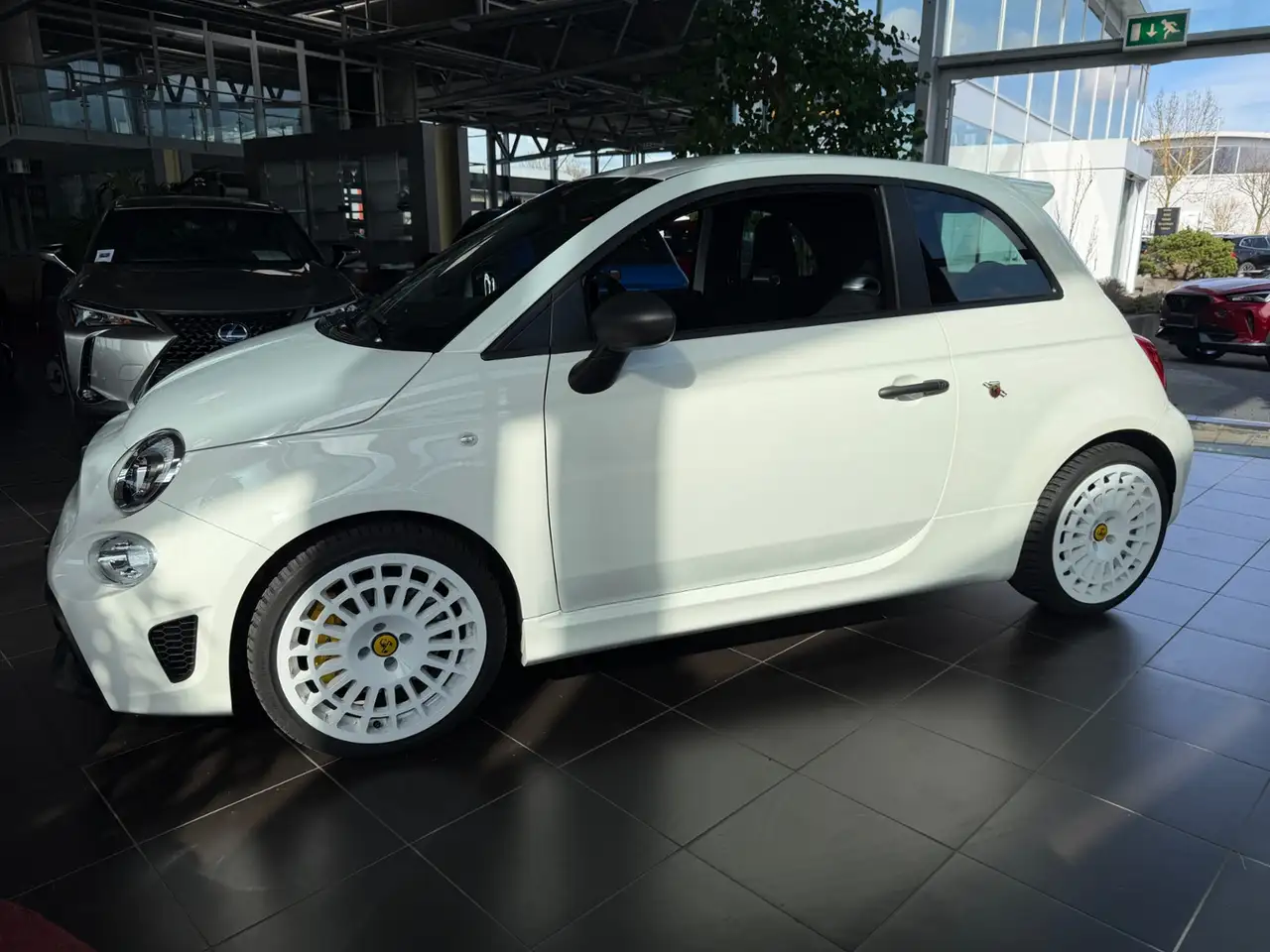 Abarth 695 1.4 T-Jet BEATS NAVI ALU — Vehicle gallery 3