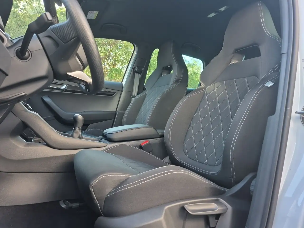 Skoda Karoq SPORTLINE 1.5TSI 6.GANG KAMERA+KEYLESS+MATRIX+GRA+ — Vehicle gallery 15