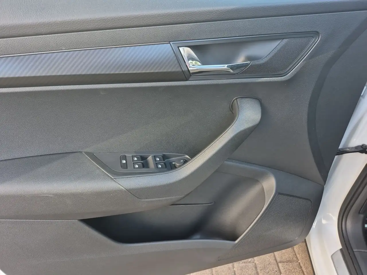 Skoda Karoq SPORTLINE 1.5TSI 6.GANG KAMERA+KEYLESS+MATRIX+GRA+ — Vehicle gallery 14