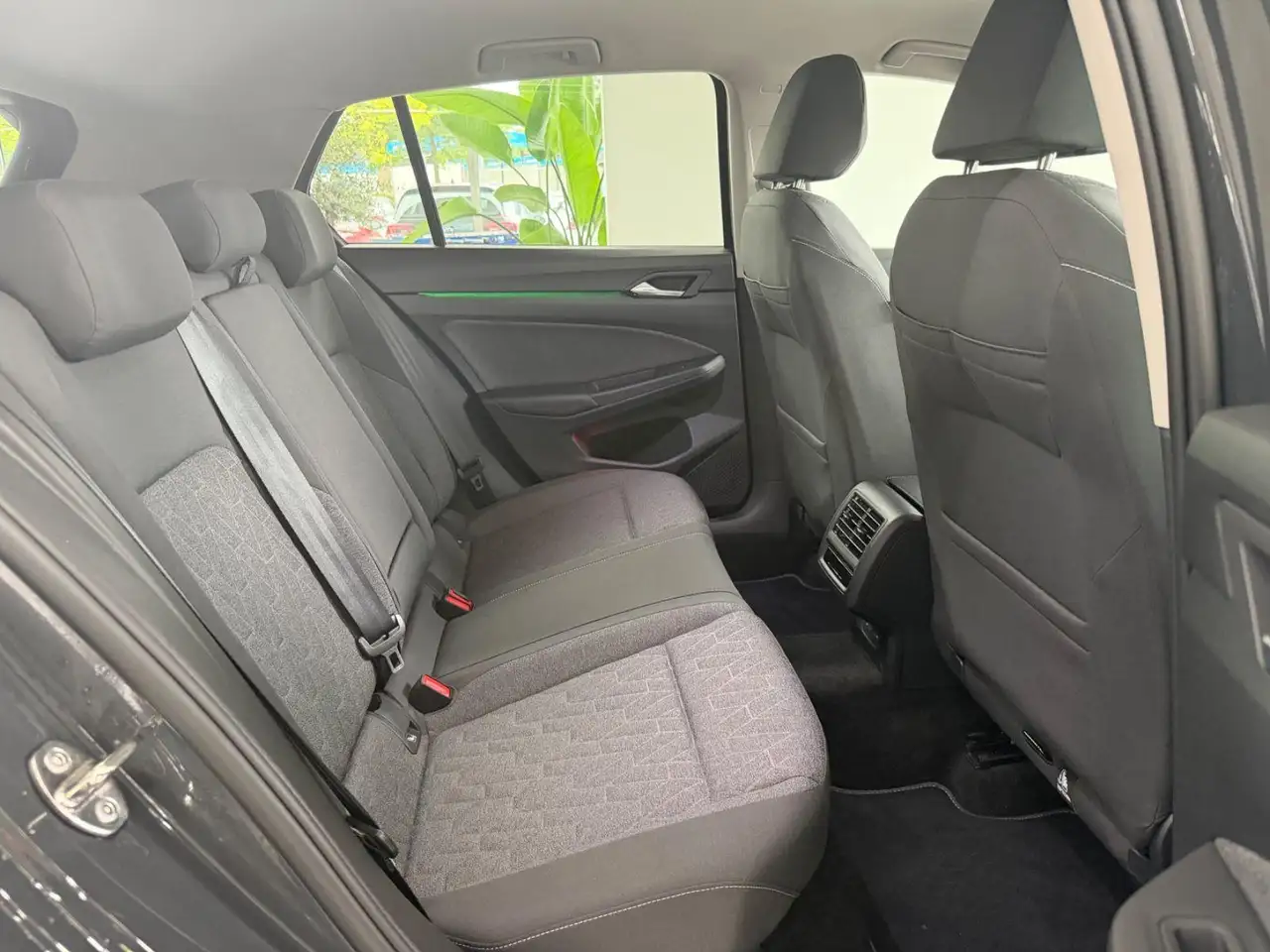 Volkswagen Golf *VIII*Limo*Move*eTSI*Virtual*App-Con*Sitzh* — معرض صور السيارة 8