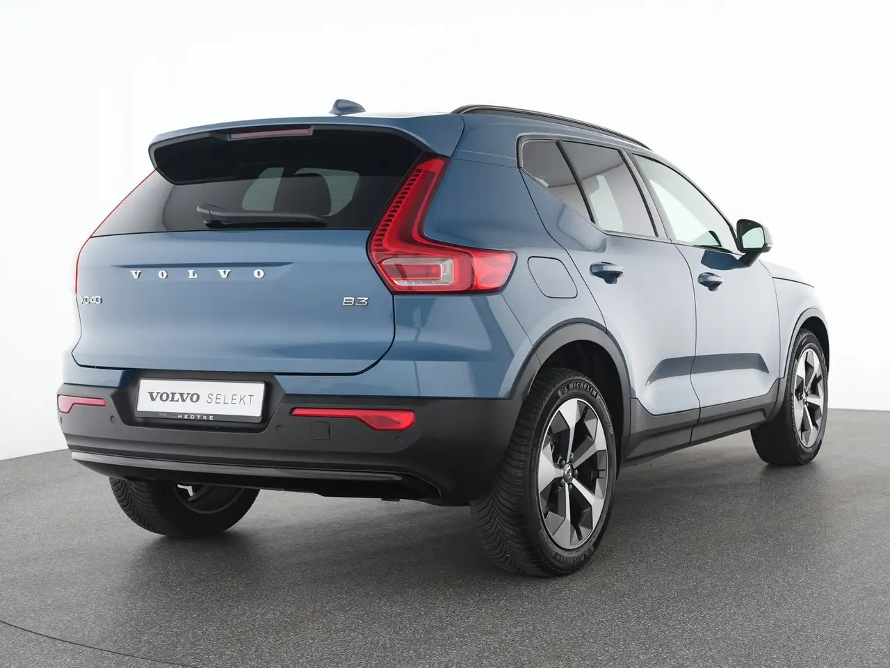 Volvo XC40 B3 Benzin Geartronic Plus Dark AHK*ACC*19" — Galería del vehículo 2