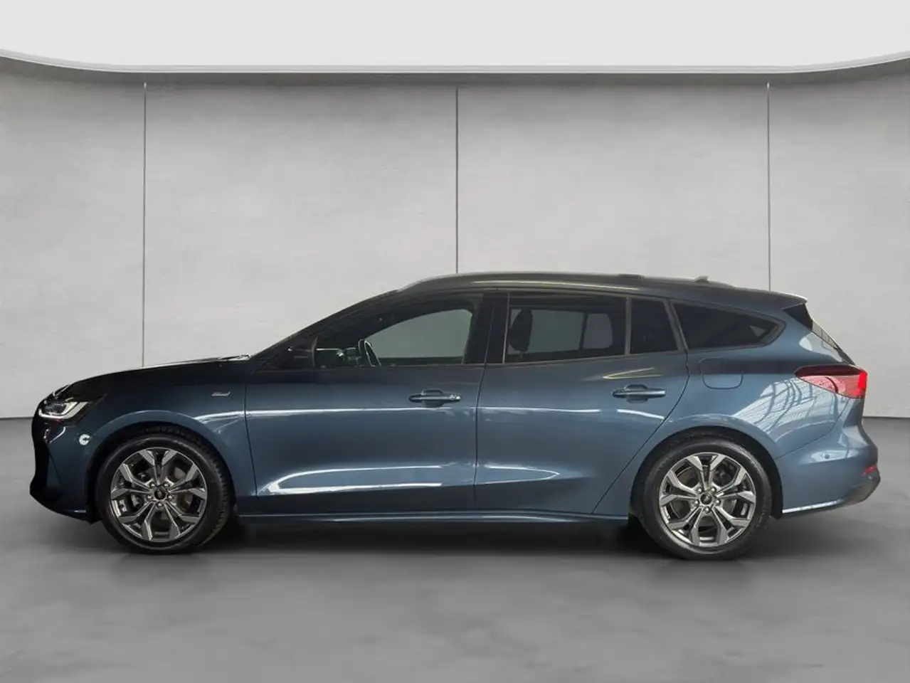 Ford Focus Turnier 1.0 EcoBoost Hybrid ST-LINE X — معرض صور السيارة 2
