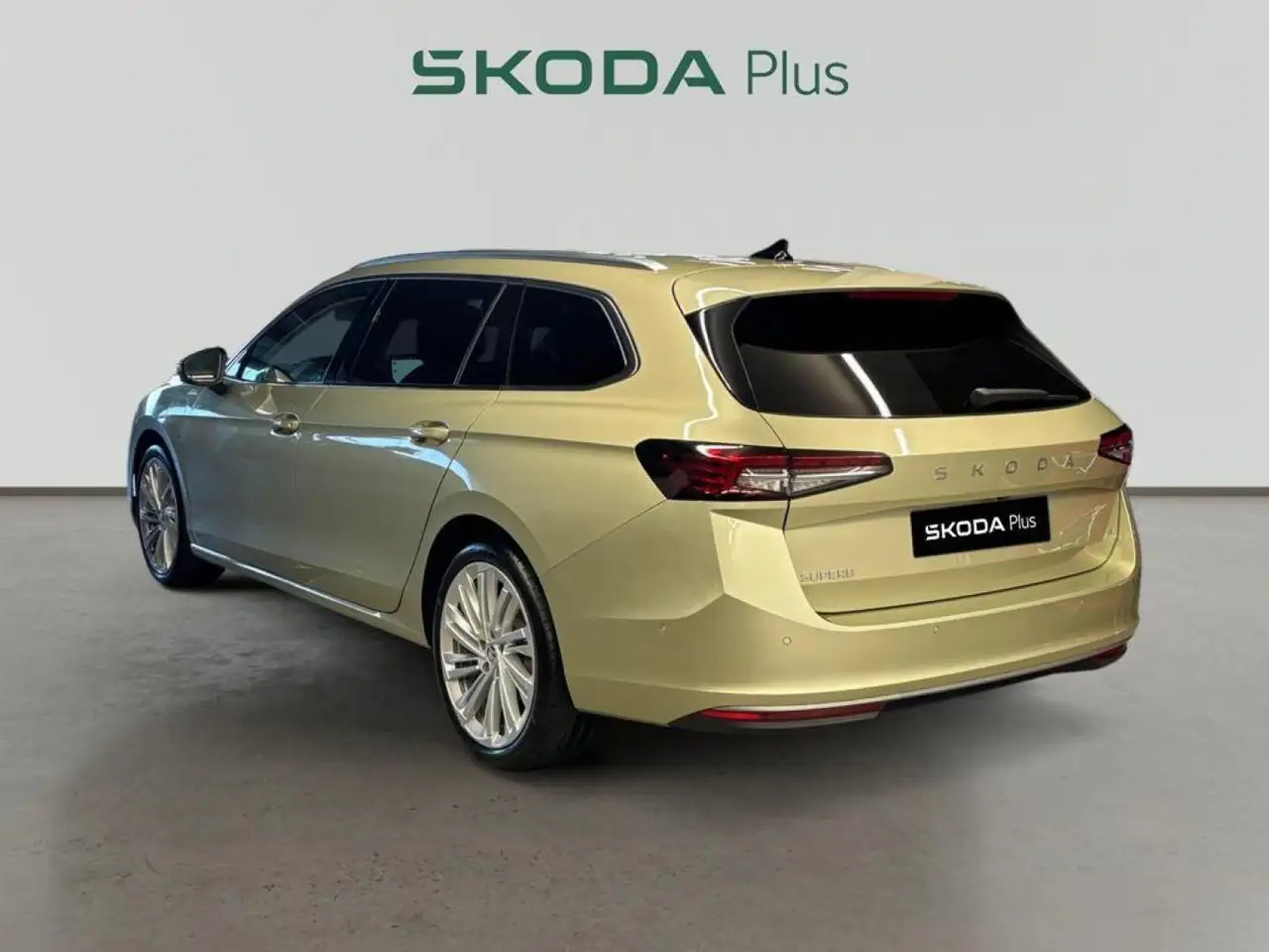 Skoda Superb Combi 1.5 TSI iV P-HEV DSG L&K — Vehicle gallery 16