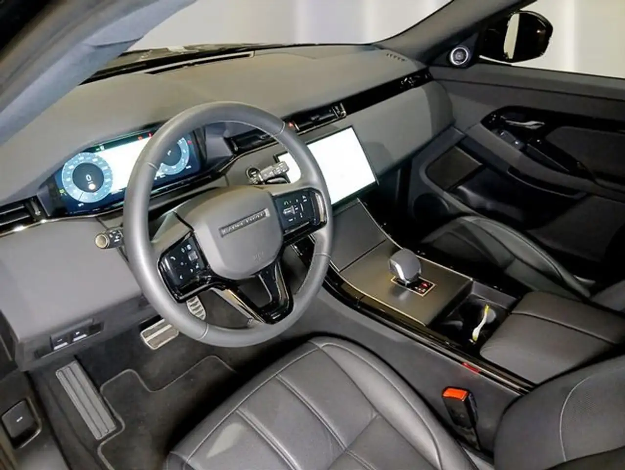 Land Rover Range Rover Evoque 1.5 I3 PHEV Dynamic SE AWD Auto — معرض صور السيارة 9