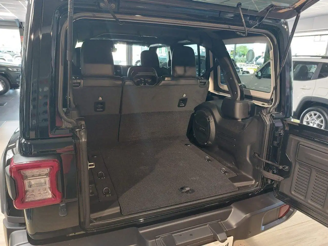 Jeep Wrangler Unlimited 2.0 272PS Sahara Navi Voll-LE — Galería del vehículo 9