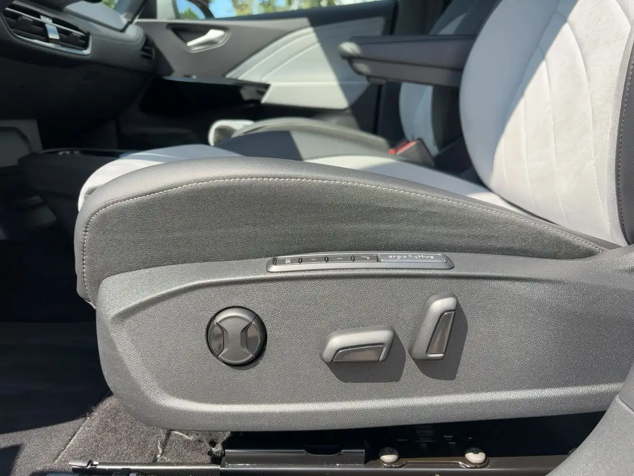 Volkswagen ID.3 Pro Move Navi Kamera CarPlay Keyless Stzhzg — Vehicle gallery 17