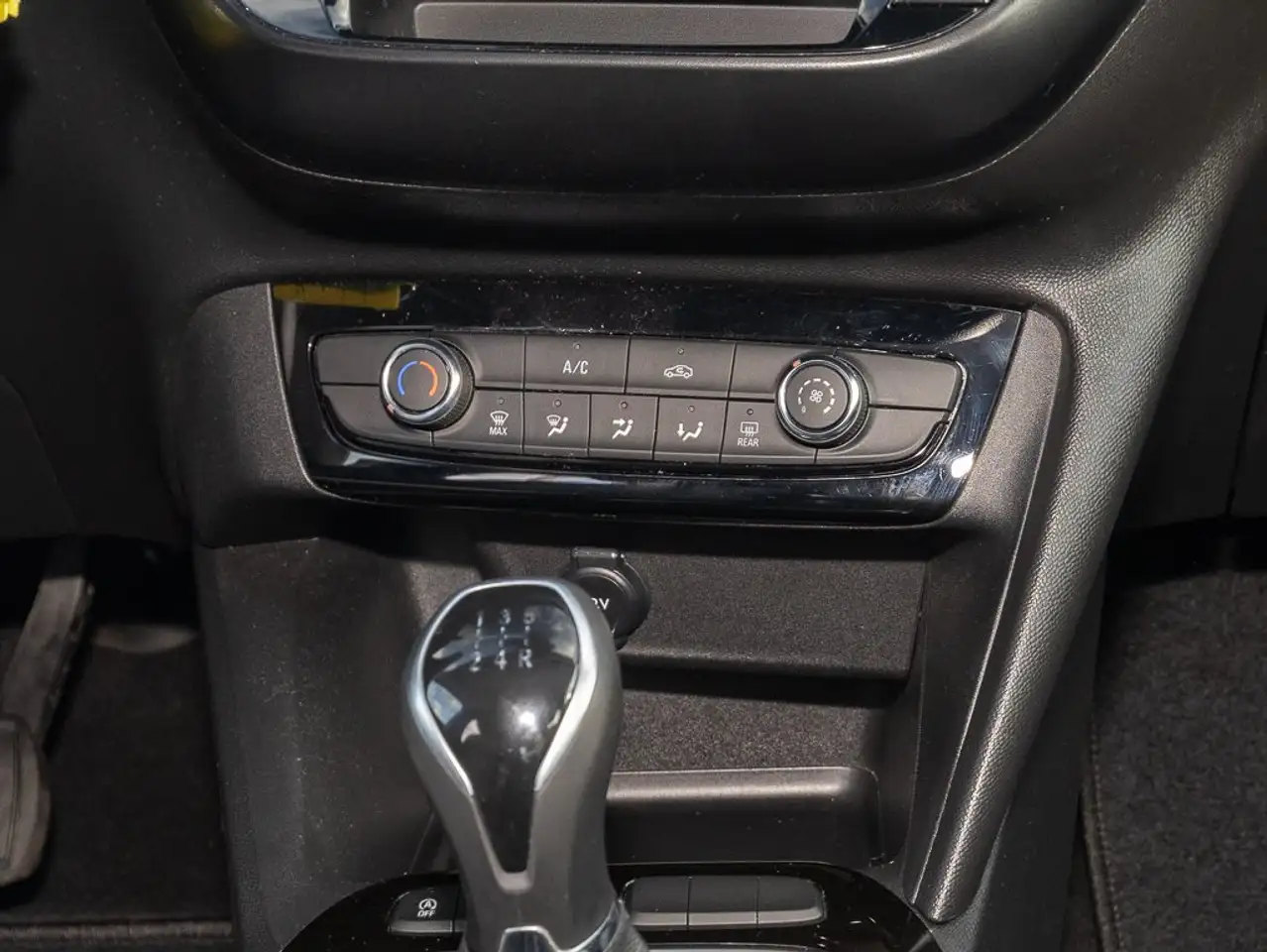 Opel Corsa F 1.2 +PDC-Hinten+KLI+LED+ALLW+BC+TC+ — Galería del vehículo 10