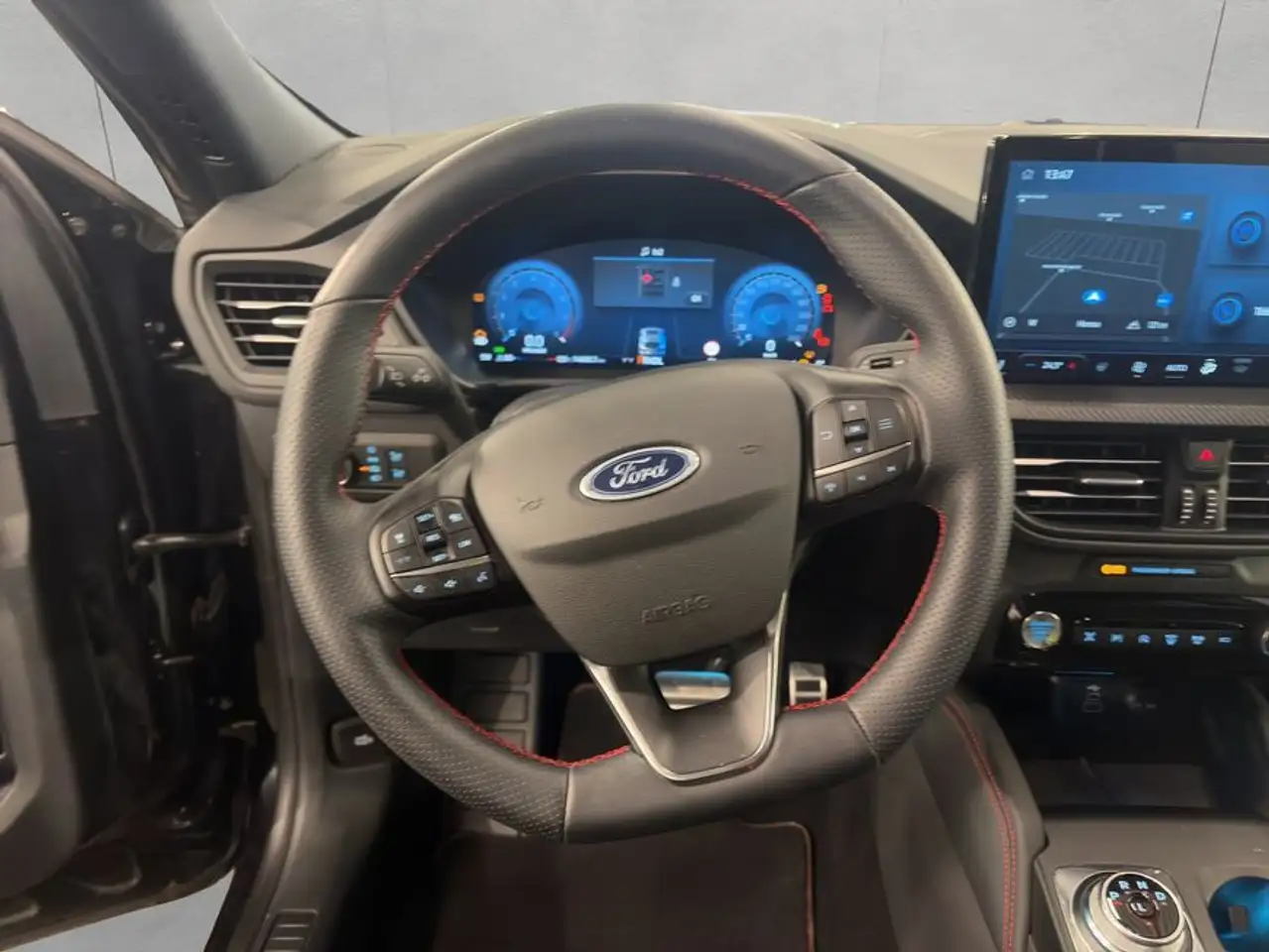 Ford Kuga 1.5 EcoBoost ST-LINE X — Galerie du véhicule 11