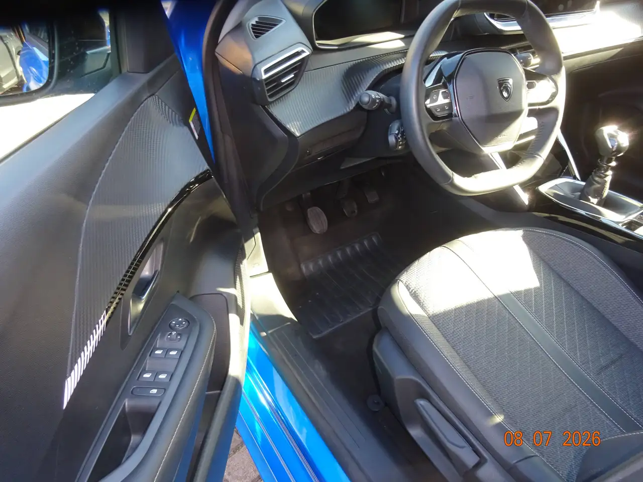 Peugeot 208 208 PureTech 100 Allure — معرض صور السيارة 10