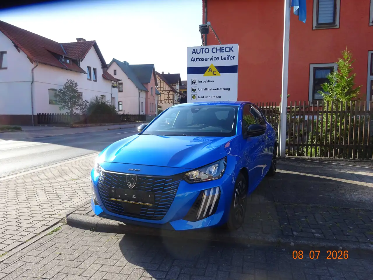 Peugeot 208 208 PureTech 100 Allure — معرض صور السيارة 4